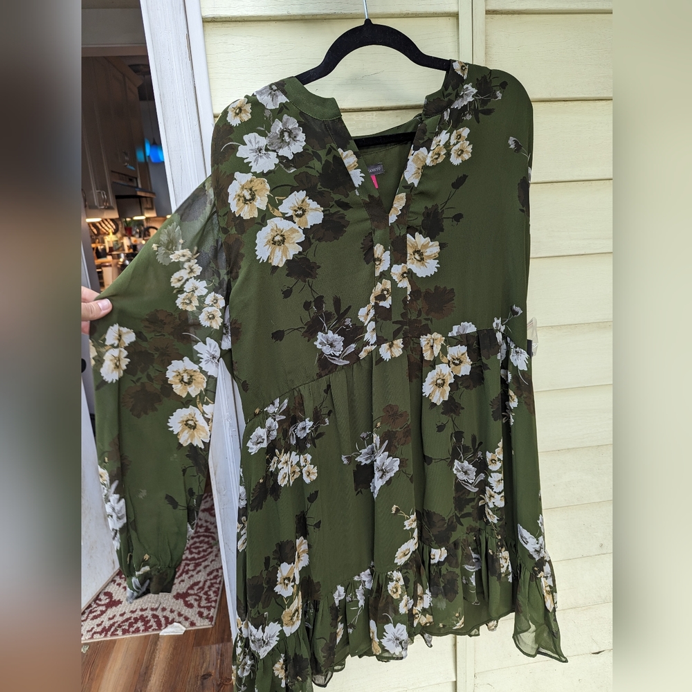 NWT Vince Camuto Floral  Dress